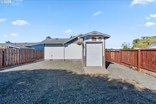 649 S Wall St, Coos Bay, OR 97420 - Photo 33