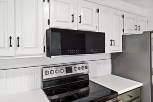 649 S Wall St, Coos Bay, OR 97420 - Photo 9