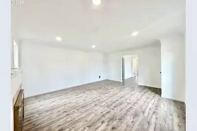 13533 SE Division St, Portland, OR 97236 - Photo 11