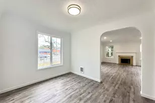 13533 SE Division St, Portland, OR 97236 - Photo 9