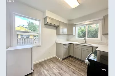 13533 SE Division St, Portland, OR 97236 - Photo 5