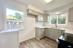 13533 SE Division St, Portland, OR 97236 - Photo 5