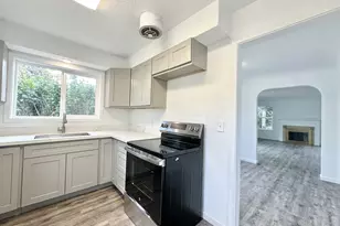 13533 SE Division St, Portland, OR 97236 - Photo 7