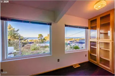 1740 NE 16th St, Lincoln City, OR 97367 - Photo 5