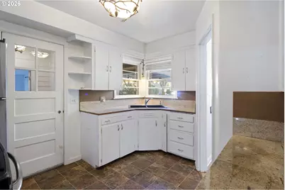 1627 W Brown Ave, Roseburg, OR 97471 - Photo 11