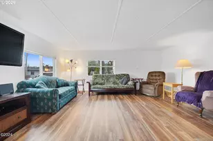 624 S Dolphin St S, Rockaway Beach, OR 97136 - Photo 7