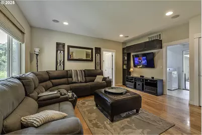 1175 NE Irene Ct, Hillsboro, OR 97124 - Photo 9