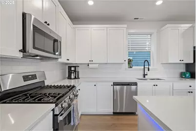 16719 SW Beemer Ln, Portland, OR 97224 - Photo 9