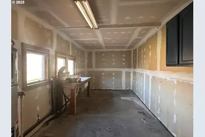 1335 7th St, Florence, OR 97439 - Photo 29