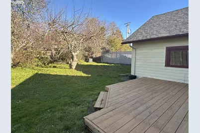 1335 7th St, Florence, OR 97439 - Photo 25