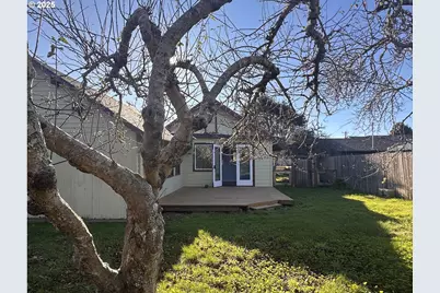 1335 7th St, Florence, OR 97439 - Photo 27