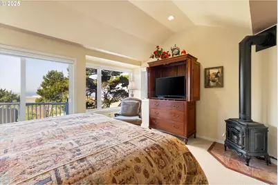 7088 NW Pacific Coast Hwy, Seal Rock, OR 97376 - Photo 25