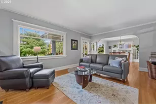 1030 NE Floral Pl, Portland, OR 97232 - Photo 9