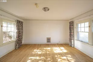 3880 NE Wistaria Dr, Portland, OR 97212 - Photo 17