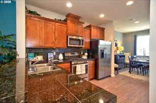 10415 NE Avery Way, Hillsboro, OR 97006 - Photo 11