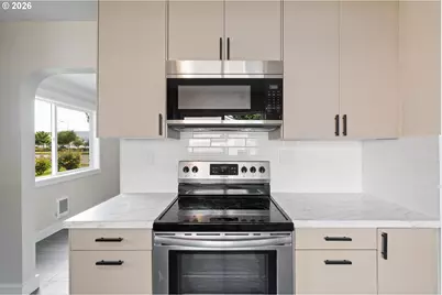 1811 15th Ave, Longview, WA 98632 - Photo 5