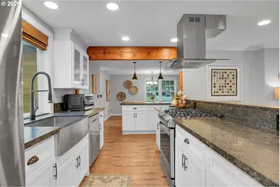 14890 SW Village Ln, Beaverton, OR 97007 - Photo 15