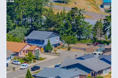 1602 Ash St, North Bend, OR 97459 - Photo 5