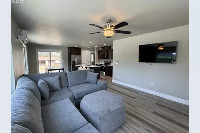 1123 Laura St, Myrtle Creek, OR 97457 - Photo 5