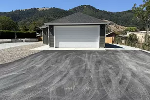 1123 Laura St, Myrtle Creek, OR 97457 - Photo 3