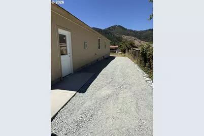 1123 Laura St, Myrtle Creek, OR 97457 - Photo 3