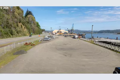 2580 N Bayshore Dr, Coos Bay, OR 97420 - Photo 23