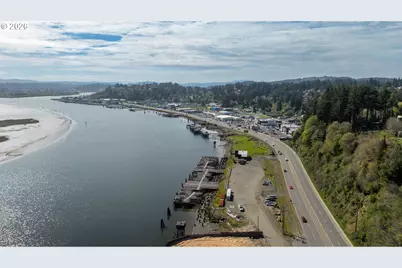 2580 N Bayshore Dr, Coos Bay, OR 97420 - Photo 13