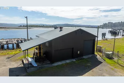 2580 N Bayshore Dr, Coos Bay, OR 97420 - Photo 21