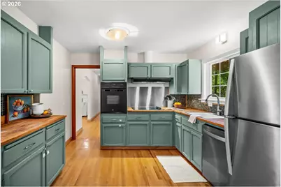 10332 SW Lancaster Rd, Portland, OR 97219 - Photo 19