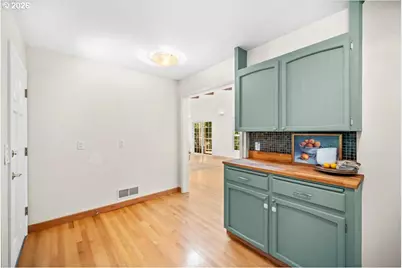 10332 SW Lancaster Rd, Portland, OR 97219 - Photo 21
