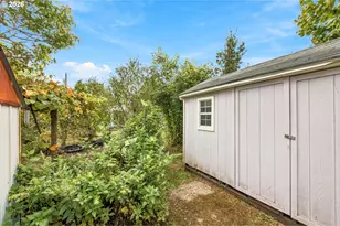 1753 Elkay Dr, Eugene, OR 97404 - Photo 43