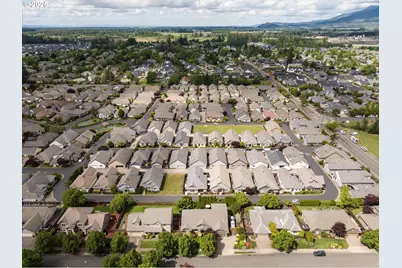 2053 Lakeview Dr, Eugene, OR 97408 - Photo 37