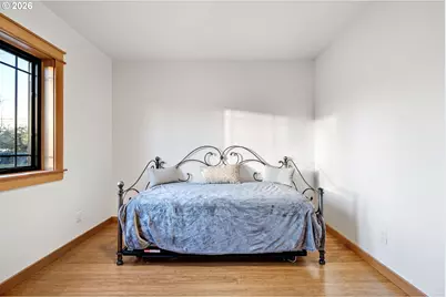 916 G St, Springfield, OR 97477 - Photo 19