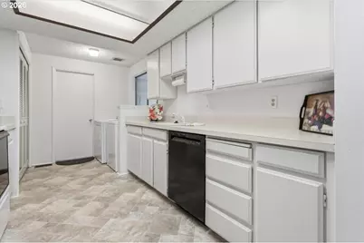 12140 SW Camden Ln, Beaverton, OR 97008 - Photo 15