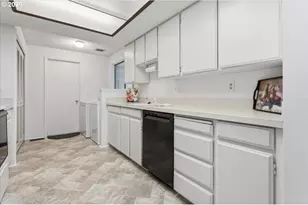 12140 SW Camden Ln, Beaverton, OR 97008 - Photo 15