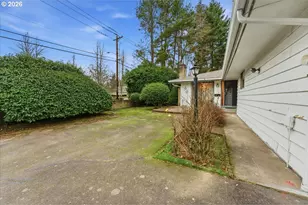 12140 SW Camden Ln, Beaverton, OR 97008 - Photo 5