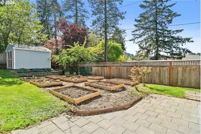 490 E 46th Ave, Eugene, OR 97405 - Photo 31