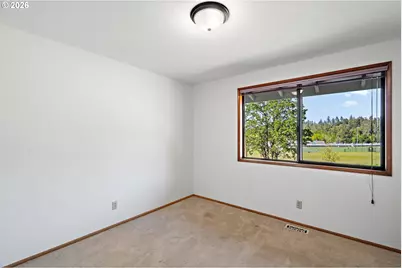 490 E 46th Ave, Eugene, OR 97405 - Photo 21
