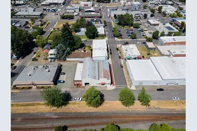 489 Front St, Junction City, OR 97448 - Photo 7