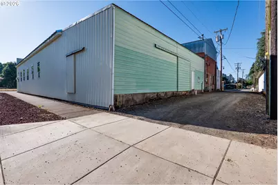 489 Front St, Junction City, OR 97448 - Photo 5