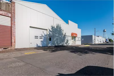 489 Front St, Junction City, OR 97448 - Photo 3