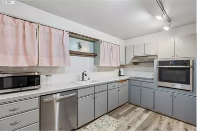 4460 SW Scholls Ferry Rd #20A, Portland, OR 97225 - Photo 13