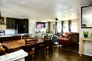 216 Jeanette Ave, Medford, OR 97501 - Photo 5