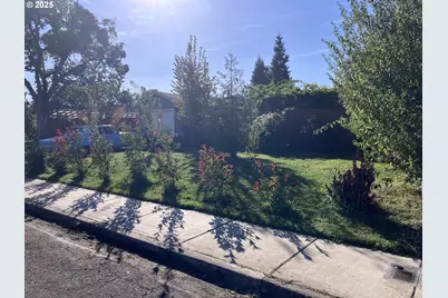 216 Jeanette Ave, Medford, OR 97501 - Photo 19