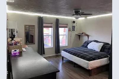 216 Jeanette Ave, Medford, OR 97501 - Photo 7