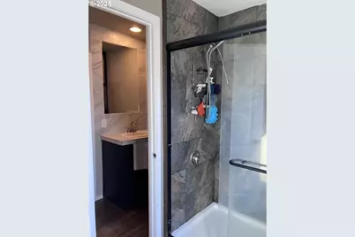 216 Jeanette Ave, Medford, OR 97501 - Photo 15