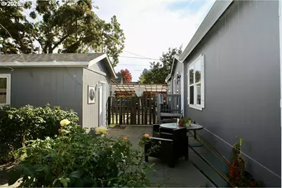 216 Jeanette Ave, Medford, OR 97501 - Photo 21