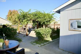 216 Jeanette Ave, Medford, OR 97501 - Photo 25