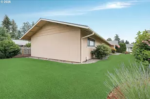 12325 SW King Richard Dr, Portland, OR 97224 - Photo 31