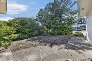 131 Shoreline Dr, Florence, OR 97439 - Photo 3
